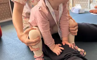 Pomôžme Emke urobiť krok vpred