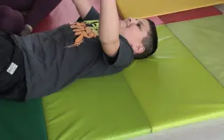 Pomôžme Miškovi so svalovou dystrofiou získať prístup k rehabilitáciám