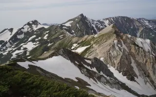 Pomohli ste vydať knihu Za horami Ázie