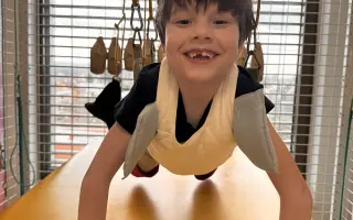 Pomôžme Brunkovi byť vďaka novému, väčšiemu elektrickému vozíku slobodnejší