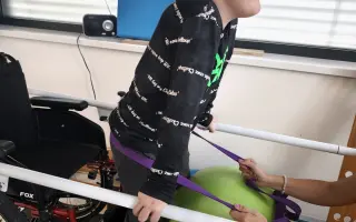 Pomôžme Miškovi so svalovou dystrofiou získať prístup k rehabilitáciám