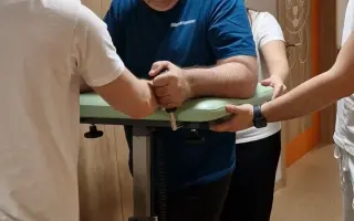 Zlomok sekundy zmenil náš život. Prosím, pomôžte Milošovi znovu kráčať.