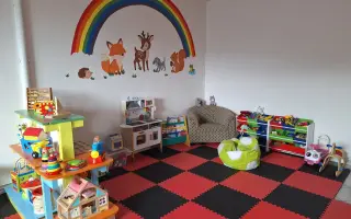 Pomôžte nám vytvoriť bezpečný a útulný priestor pre deti! 🧩💛