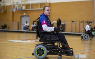 Pomôžme Tomášovi ísť na plný výkon s novým vozíkom