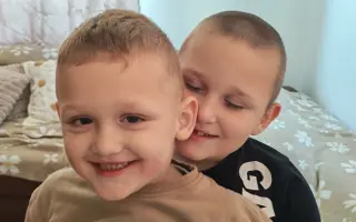 Pomôžme Tomáškovi a Samkovi napredovať napriek vzácnej genetickej diagnóze