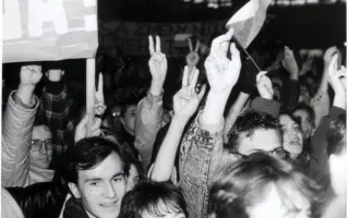 Oslava 17. novembra musí znova patriť ľuďom. Pomôžte nám. Oslava 17. novembra musí znova patriť ľuďom. Pomôžte nám.