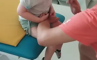 Pomôžme malému Tobiaskovi postaviť sa na nohy