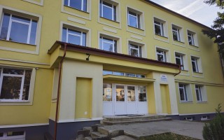 Podporte vznik drevenej sochy sv.Jána Krstiteľa v exteriéri školy