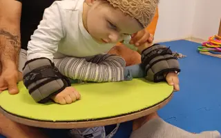 Pomôžme malému bojovníkovi Peťkovi pokračovať v rehabilitáciách a terapiách