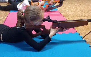 Pomôžte mladým biatlonistom z Revúcej mieriť presne na cieľ!