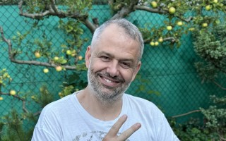 Aby Minko len doma nesedel