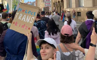 Pomôž Eliasovi dostať prístup k top surgery | Help Elias get his top surgery