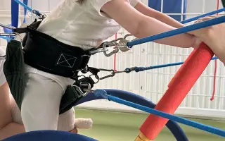 Pomôžme Emke urobiť krok vpred