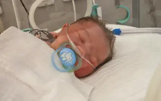 Pomôžte Adamkovi napredovať vďaka rehabilitáciám