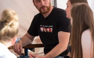 Pomôž nám pokračovať v prinášaní Božieho Ohňa cez sociálne siete