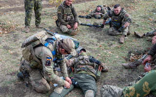 Zranený vojak a medik je pre Rusov prioritný cieľ