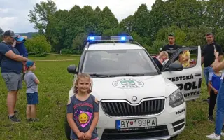 Pomôžte malej bojovníčke zvládnuť svet, ktorému zatiaľ nerozumie