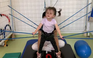 Pomôžme Emke urobiť krok vpred