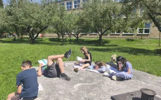 Zabezpečme triedu pod holým nebom pre deti zo Slatiny nad Bebravou