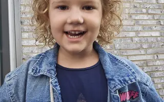 Emily má na "viac"! Pomôžme jej ďalej napredovať. Emily má na "viac"! Pomôžme jej ďalej napredovať.