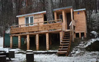 Nová Trucovňa | Podporte obnovu farmárskeho bývania po požiari Nová Trucovňa | Podporte obnovu farmárskeho bývania po požiari
