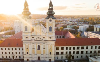 Zažni aspoň kúsok školy | Pomôžme PIARKU k novému kvalitnému osvetleniu tried