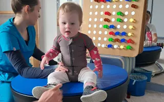 Dva roky plné boja a úsmevu. Sárka potrebuje pravidelné terapie.