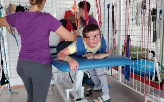 Darujme Riškovi vianočný darček - kráčať s rovnou chrbticou a opäť voľne dýchať