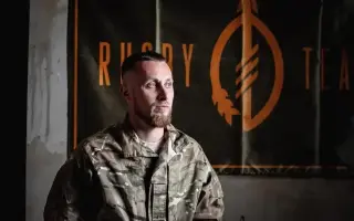 Shpendik žije večne. Pomôžme Rugbystom bojovať s votrelcami.