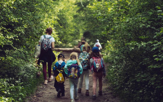 Podporte letnú školu pre učiteľov z detských lesných klubov