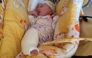 Trojročná Vikinka namiesto hier trávi detstvo v sadre a nemocniciach