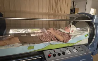 Náš syn bojuje po ťažkom úraze. Pomôžme mu na ceste späť.