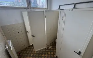 Malá potreba, veľká zmena. Pomôžte zmeniť školské toalety k lepšiemu