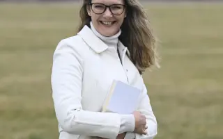 Buďte pri zrode knihy DVE v JEDNOM.  Pomôžete šíriť človečinu, radosť a svetlo.