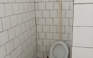 Pomôžme deťom v Kladzanoch získať dôstojné toalety