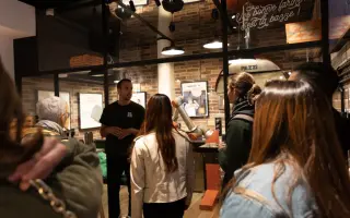 Videli ste robota vyrábať pizzu? Pomôžte vzniku prvej PAZZIrie na Slovensku.