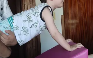 Pomôžme malému Tobiaskovi postaviť sa na nohy