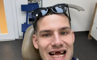 Nehoda na motorke mi vzala úsmev. Pomôžte mi získať ho späť.