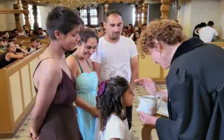 Eva a jej deti: Krok za múry generačnej chudoby. Podporme ich nový začiatok!