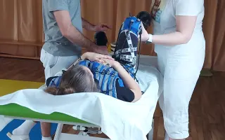 Pomôžme Dominike s operáciou nohy