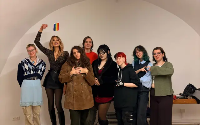 Pomôžte zachovať bezpečný priestor pre queer mladých ľudí