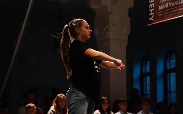 Pomôžme Hannke zaplatiť skolné na štúdium muzikálového divadla