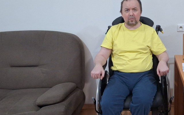 Pomôžme Dušanovi pokračovať v rehabilitáciách, ktoré mu pomáhajú