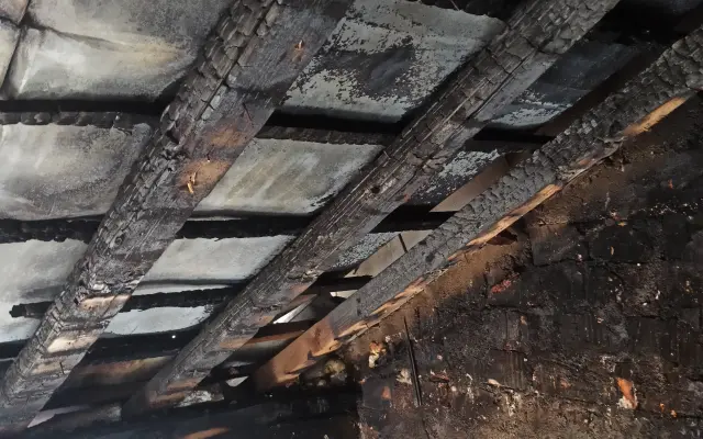 Ničivý požiar nás pripravil o všetko. Pomôžte nám vybudovať znovu domov