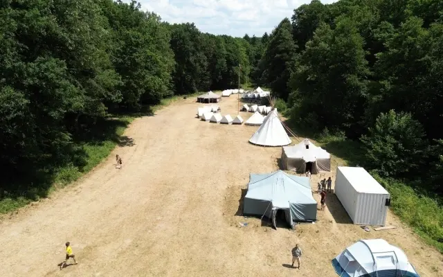 Pomôž nám uložiť táborové spomienky do plechového domova