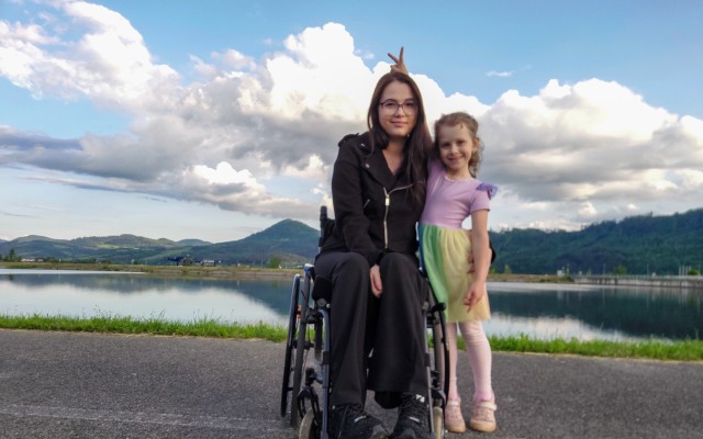 Pomôžme Simonke získať prídavný pohon k invalidnému vozíku
