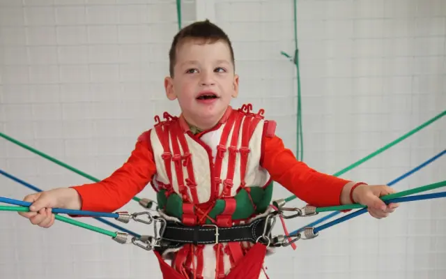 Pomôžme Jakubkovi cestovať na terapie a do školy