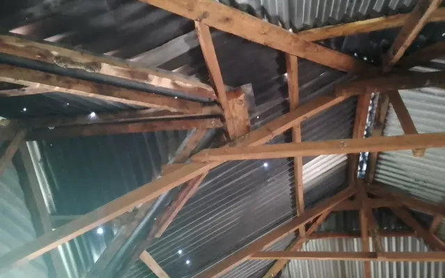 🏠 Pomôžme Mischael opraviť dom, ktorý jej dáva bezpečie