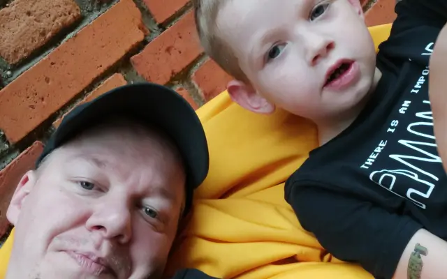 Syn tragicky prišiel o mamu. Zostali sme sami. Pomôžte nám to ustáť.