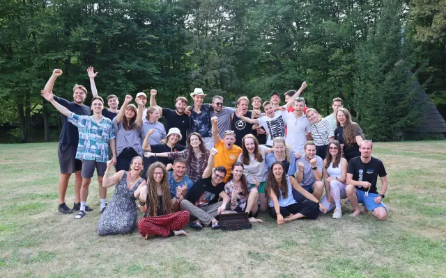 Pomôž študentom rásť bez bariér! Prispej im na Nexteria Leadership Camp.